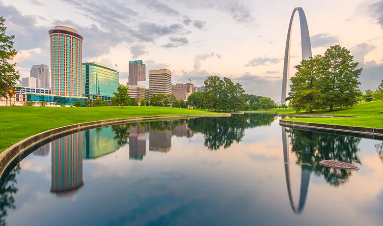 Col4multi family St Louis Arch